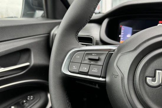 Jeep Avenger 1.2 Altitude | Camera | Sensoren V/A | JBL audio | Cruise Control | Elekt. klep | Navi | Carplay