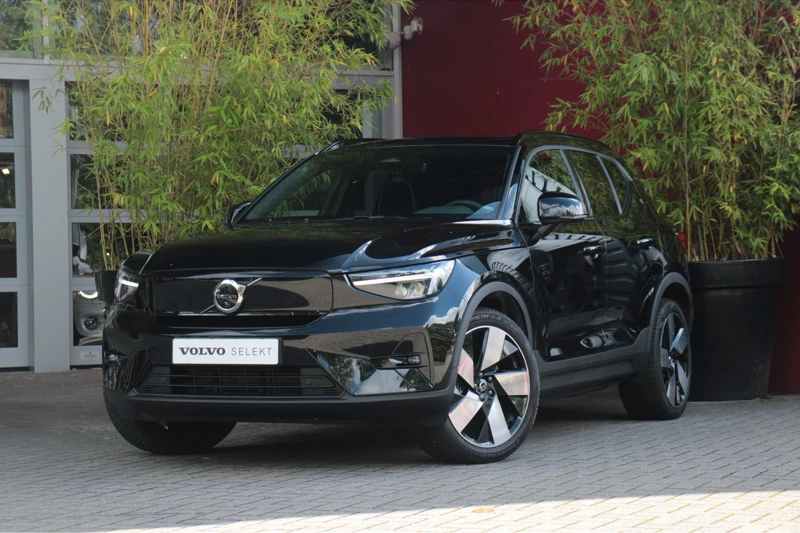 Volvo XC40 Single Motor Extended Range Ultimate 82 kWh| Panoramadak| 20 inch wielen| Rondom camera| Warmtepomp| Adaptive Cruise