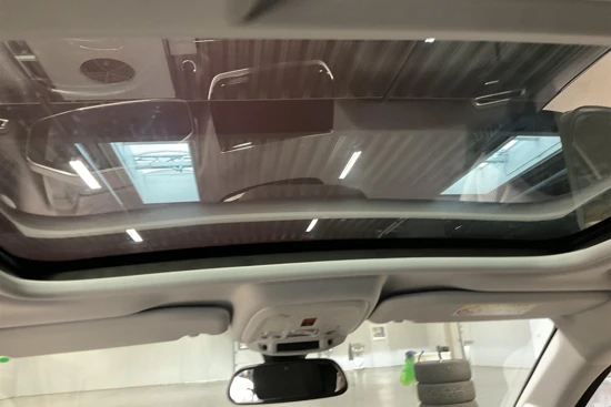 Peugeot 208 1.2 Allure 100PK | Panorama Dak | Camera | Parkeersensoren | Leder/Stof | 16" Lichtmetaal | Clima |