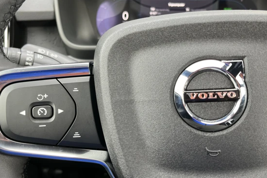 Volvo XC40 Recharge Core Edition 70 kWh | Sepp Subsidie Gebruikt! | Camera | Warmtepomp | Trekhaak | Stoelverwarming Voor + Achter