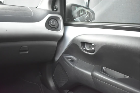 Citroën C1 1.0 e-VTi Feel Cabrio | Schuifdak | Cruise Control | Airco | Dealeronderhouden | LED | Bluetooth-Telefoonverbinding | Radio/MP3
