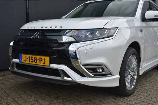 Mitsubishi Outlander 2.4 PHEV Intense S | Trekhaak | Half-leder | Allseason | 4WD | Achteruitrijcamera | Stoelverwarming | Navigatie | Climate Contro