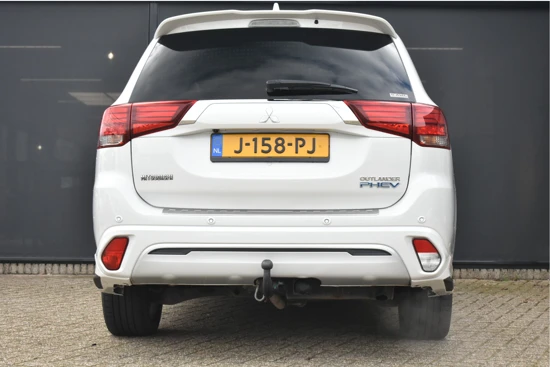 Mitsubishi Outlander 2.4 PHEV Intense S | Trekhaak | Half-leder | Allseason | 4WD | Achteruitrijcamera | Stoelverwarming | Navigatie | Climate Contro