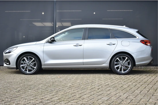 Hyundai i30 Wagon 1.5 T-GDi MHEV Premium 160pk | Trekhaak | Vol-Leder | Elektr. Stoelen | Stoel/Stuurverwarming | Dodehoek-Detectie | Climat