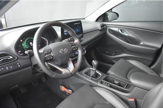 Hyundai i30 Wagon 1.5 T-GDi MHEV Premium 160pk | Trekhaak | Vol-Leder | Elektr. Stoelen | Stoel/Stuurverwarming | Dodehoek-Detectie | Climat