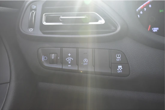 Hyundai i30 Wagon 1.5 T-GDi MHEV Premium 160pk | Trekhaak | Vol-Leder | Elektr. Stoelen | Stoel/Stuurverwarming | Dodehoek-Detectie | Climat