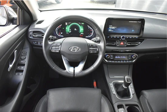 Hyundai i30 Wagon 1.5 T-GDi MHEV Premium 160pk | Trekhaak | Vol-Leder | Elektr. Stoelen | Stoel/Stuurverwarming | Dodehoek-Detectie | Climat