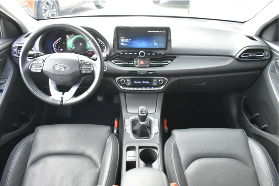 Hyundai i30 Wagon 1.5 T-GDi MHEV Premium 160pk | Trekhaak | Vol-Leder | Elektr. Stoelen | Stoel/Stuurverwarming | Dodehoek-Detectie | Climat