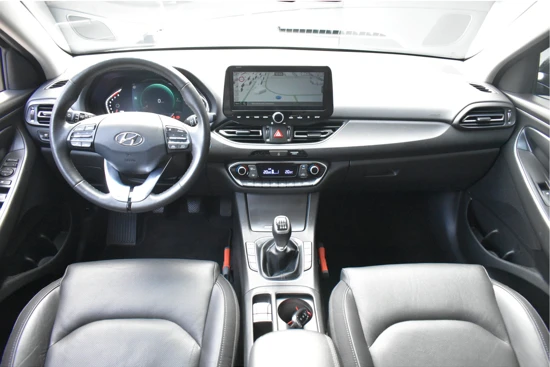 Hyundai i30 Wagon 1.5 T-GDi MHEV Premium 160pk | Trekhaak | Vol-Leder | Elektr. Stoelen | Stoel/Stuurverwarming | Dodehoek-Detectie | Climat