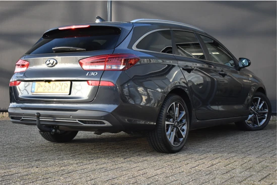 Hyundai i30 Wagon 1.5 T-GDi MHEV Premium 160pk | Trekhaak | Vol-Leder | Elektr. Stoelen | Stoel/Stuurverwarming | Dodehoek-Detectie | Climat