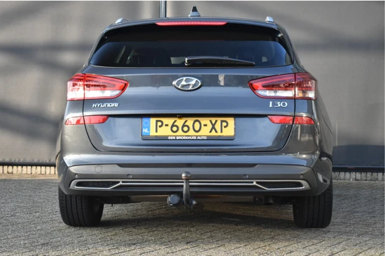 Hyundai i30 Wagon 1.5 T-GDi MHEV Premium 160pk | Trekhaak | Vol-Leder | Elektr. Stoelen | Stoel/Stuurverwarming | Dodehoek-Detectie | Climat