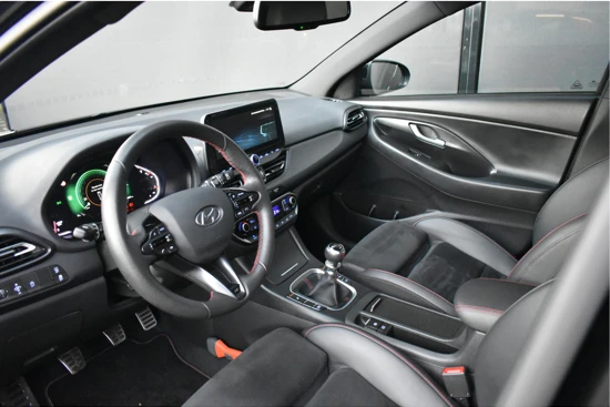 Hyundai i30 Wagon 1.5 T-GDi MHEV N-Line 160pk | Sportstoelen | Stuur/Stoelverwarming | Achteruitrijcamera | Navigatie | Climate Control | Fu