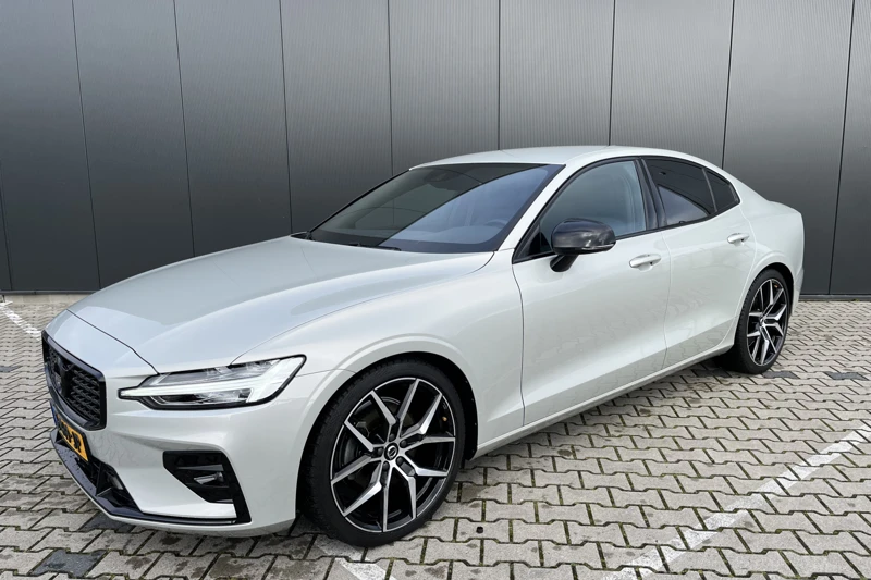 Volvo S60 B4 R-Design | Polestar | Privacy Glass | Stoelverwarming | CarPlay/Android Auto