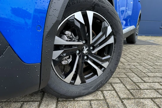 Peugeot e-2008 EV GT 50 kWh | Schuif/Kantel dak | Camera | Sensoren V/A | ACC | Stoelverwarming | Keyless | Navi | Carplay