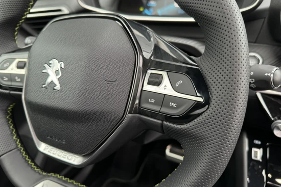 Peugeot e-2008 EV GT 50 kWh | Schuif/Kantel dak | Camera | Sensoren V/A | ACC | Keyless | Stoelverwarming | Navi | Carplay