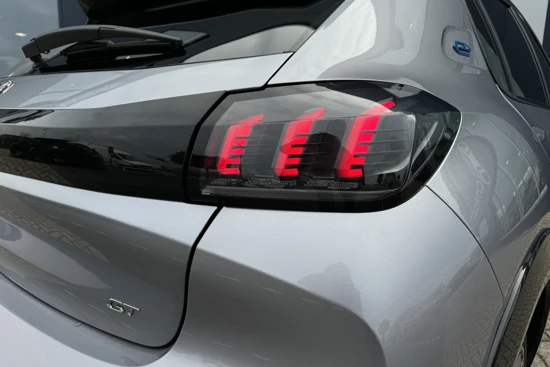 Peugeot e-208 EV GT 50 kWh | €2.000 SEPP | Navi | Carplay | Stoelverwarming | Keyless | Camera