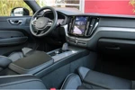 Volvo XC60 Recharge T6 AWD R-Design | Trekhaak | Schuifdak | Harman/Kardon audio | Standkachel | Memory Seats | Stuur- en stoelverwarming