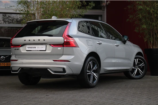 Volvo XC60 Recharge T6 AWD R-Design | Trekhaak | Schuifdak | Harman/Kardon audio | Standkachel | Memory Seats | Stuur- en stoelverwarming