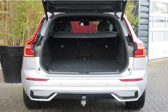 Volvo XC60 Recharge T6 AWD R-Design | Trekhaak | Schuifdak | Harman/Kardon audio | Standkachel | Memory Seats | Stuur- en stoelverwarming