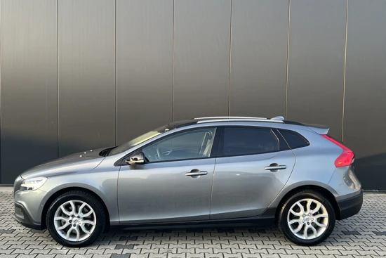 Volvo V40 Cross Country T3 Polar+ Luxury | Trekhaak | Verwarmde Voorruit | Leder | Panoramadak | Harman/Kardon DAB