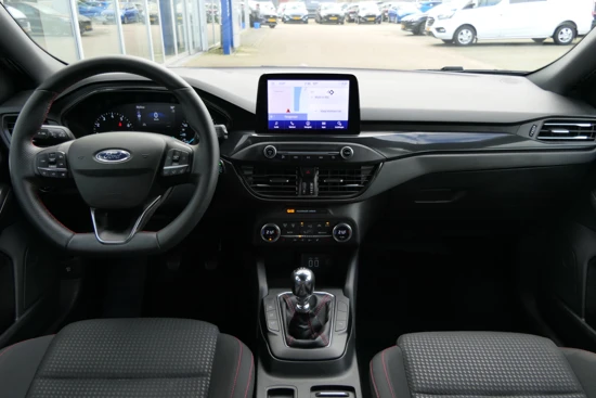 Ford Focus Wagon 1.0 EcoBoost ST Line | 18 Inch | Winterpack | Climate Control | Cruise Control | CarPlay/Android Auto