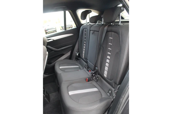 BMW X1 2.0i 180PK Executive Edition | Sportstoelen | Navi | LED | Cruise C. | Parkeerassistent