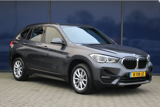 BMW X1 2.0i 180PK Executive Edition | Sportstoelen | Navi | LED | Cruise C. | Parkeerassistent