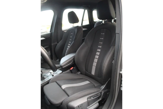 BMW X1 2.0i 180PK Executive Edition | Sportstoelen | Navi | LED | Cruise C. | Parkeerassistent