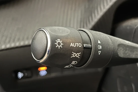 Peugeot e-208 Allure Première | Stoelverwarming | Climate Controle | Keyless | Parkeersensoren voor en achter |