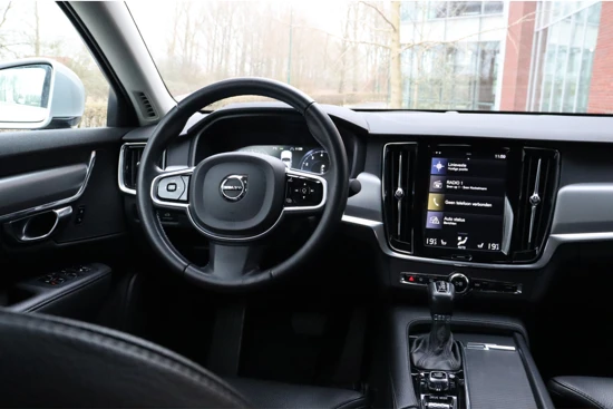 Volvo S90 T4 Geartronic Momentum+ | Trekhaak | Adaptieve Cruise Control | Stoelverwarming | BIS Dode hoek detectie | Pilot Assist | Ledere