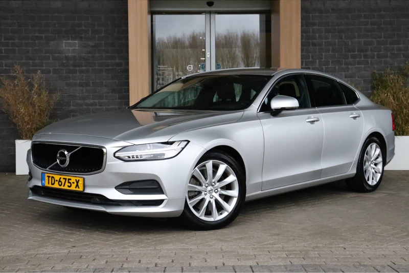 Volvo S90 T4 Geartronic Momentum+ | Trekhaak | Adaptieve Cruise Control | Stoelverwarming | BIS Dode hoek detectie | Pilot Assist | Ledere