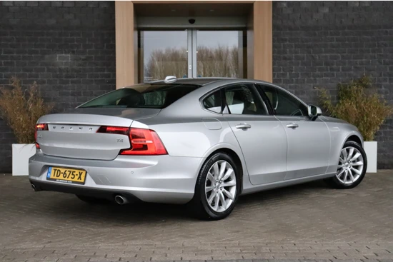 Volvo S90 T4 Geartronic Momentum+ | Trekhaak | Adaptieve Cruise Control | Stoelverwarming | BIS Dode hoek detectie | Pilot Assist | Ledere