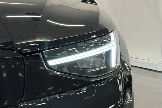 Volvo XC40 Single Motor Extended Range Ultimate 82 kWh | Pixel LED | Alcantara | 20" wielen | 360o camera | Getint glas |
