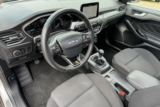 Ford Focus Wagon 1.0EB TITANIUM | VOL! | PANO DAK | LED | ELKTR KLEP | 17''LMV | WINTERPACK | DEALER ONDERHOUDEN! | ELEKTR KLEP