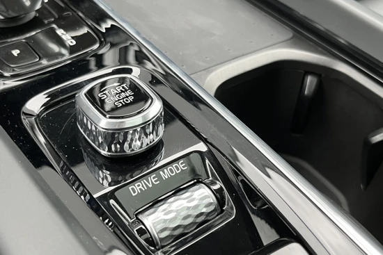 Volvo XC60 Recharge T6 AWD Inscription | 360 Camera | Trekhaak | Leder | Panoramadak | Harman/Kardon