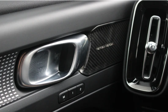 Volvo XC40 T4 R-Design | Panoramadak | Harman Kardon | Camera | Stoel / stuurverwarming | Privacy-glass
