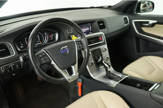 Volvo V60 1.5 T3 Polar+ Dynamic | Schuifkanteldak | Navigatie | Cruise control | Trekhaak | Stoelverwarming | Dealer onderhouden!