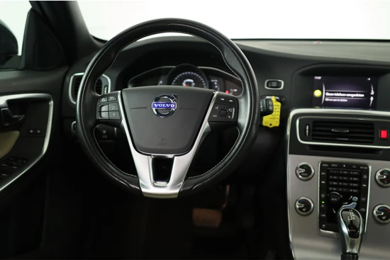 Volvo V60 1.5 T3 Polar+ Dynamic | Schuifkanteldak | Navigatie | Cruise control | Trekhaak | Stoelverwarming | Dealer onderhouden!