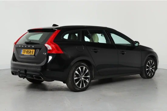 Volvo V60 1.5 T3 Polar+ Dynamic | Schuifkanteldak | Navigatie | Cruise control | Trekhaak | Stoelverwarming | Dealer onderhouden!