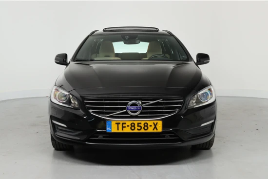 Volvo V60 1.5 T3 Polar+ Dynamic | Schuifkanteldak | Navigatie | Cruise control | Trekhaak | Stoelverwarming | Dealer onderhouden!