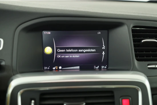 Volvo V60 1.5 T3 Polar+ Dynamic | Schuifkanteldak | Navigatie | Cruise control | Trekhaak | Stoelverwarming | Dealer onderhouden!