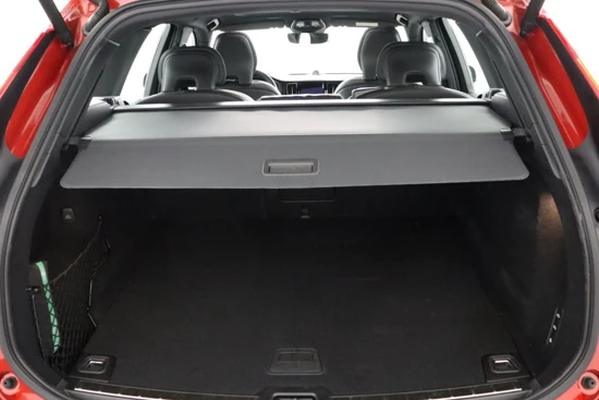 Volvo XC60 B5 Aut-8 Ultimate Dark | Bowers & Wilkins audiosysteem | Actieve chassisregeling met luchtvering | G