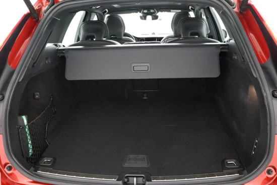 Volvo XC60 B5 Aut-8 Ultimate Dark | Bowers & Wilkins audiosysteem | Actieve chassisregeling met luchtvering | G