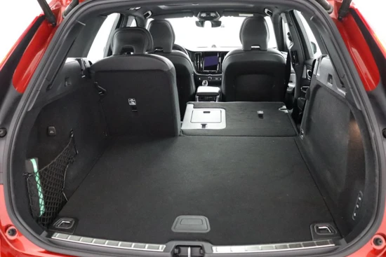 Volvo XC60 B5 Aut-8 Ultimate Dark | Bowers & Wilkins audiosysteem | Actieve chassisregeling met luchtvering | G