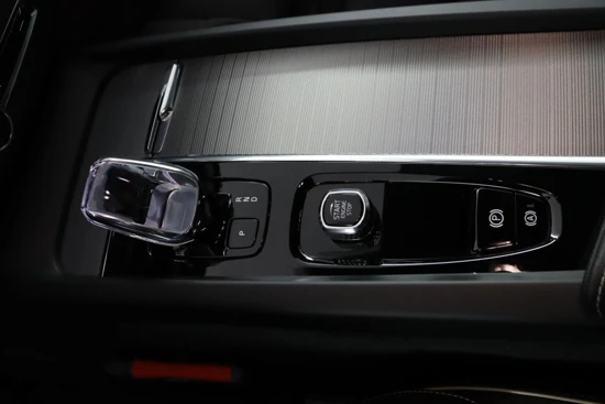 Volvo XC60 B5 Aut-8 Ultimate Dark | Bowers & Wilkins audiosysteem | Actieve chassisregeling met luchtvering | G