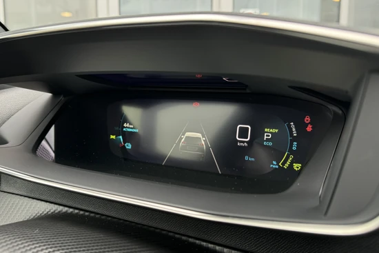 Peugeot e-2008 EV GT 50 kWh | Stoelverwarming | Camera | Sensoren V/A | Navi | ACC | Carplay