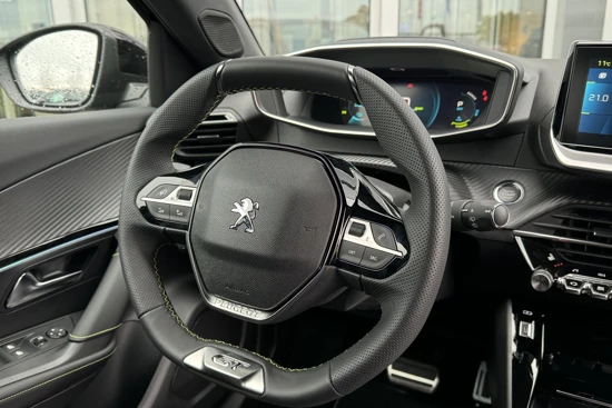 Peugeot e-2008 EV GT 50 kWh | Stoelverwarming | Camera | Sensoren V/A | Navi | ACC | Carplay