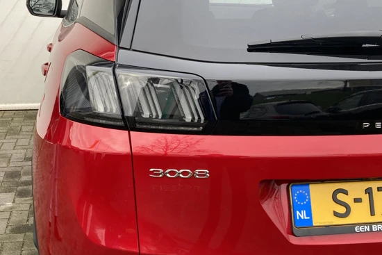 Peugeot 3008 1.6 HYbrid 225pk Allure Pack Camera, Dodehoek detectie, Navigatie, Climate Control