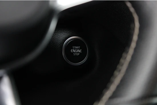 Volvo XC40 T5 AWD R-Design Intro Edition| Adaptive Cruise | Panoramadak | Harman/Kardon | 360° Camera | Mem. Seats | BLIS | Trekhaak
