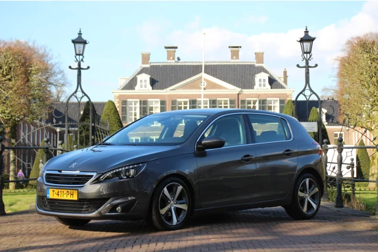 Peugeot 308 1.2 PURETECH ALLURE AUTOMAAT | LEDER | NAVI | CAMERA | CLIMA | STOELVERWARMING | CRUISE | PARK SENS V+A | LED | 17' LM. VELGEN |